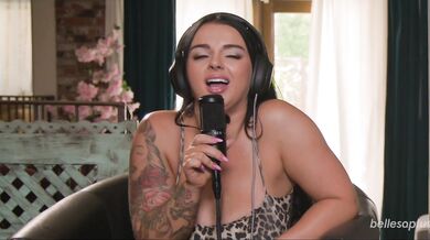 Payton Preslee Rides A Big Black Cock In Bed