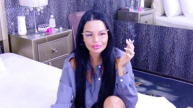 Chanelle Dy Tattooed Brunette Masturbates With Pink Vibrator