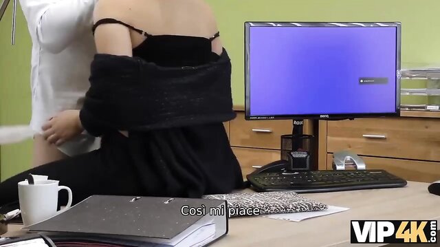 Una Fucks An Agent For Cash In The Office
