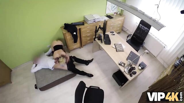 Una Fucks An Agent For Cash In The Office