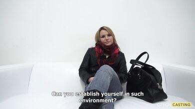 Blondine bekommt einen Cumshot in POV