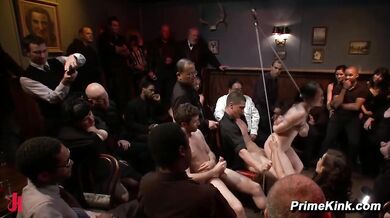 Madeleine Mei Takes Rope Suspension In Front Of A Crowd