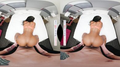 Lily Starfire mueve su culo redondo para ti en VR