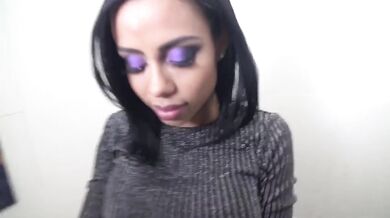 Rýchlovka vonku a potom v hotelovej izbe - Canela Skin