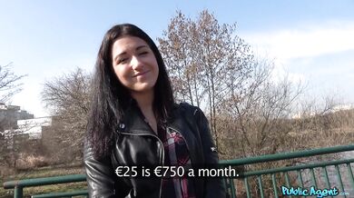 Jessica Lincoln fucks outdoor for money