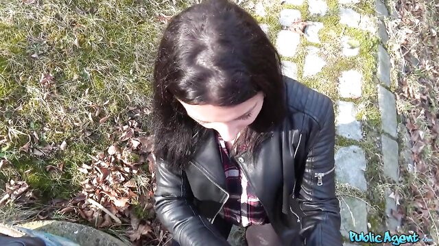 Jessica Lincoln fucks outdoor for money