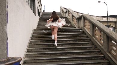 Ukrajinka Hayli Sanders nahá na ulici