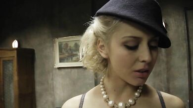 Mandy Dee šuká starého chlapa v retro pornu