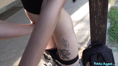 Japonská kráska Rae Lil Black jebe Public Agent