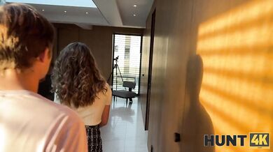 Brunetka podvádza svojho priateľa za peniaze - Una Fairy