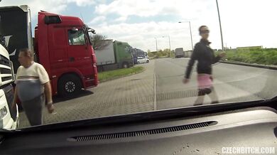 Pravá zkušená kurva ošukaná v autě