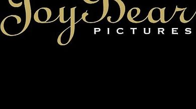 Štíhlá havraní kráska Jess West šuká s obrovským ptákem