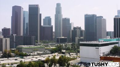 Análně posedlá Spencer neodolá svádění svého šéfa