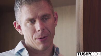 Análně posedlá Spencer neodolá svádění svého šéfa