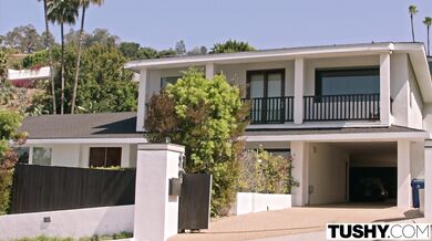 TUSHY - Ohromující Little Caprice má vášnivý anální sex