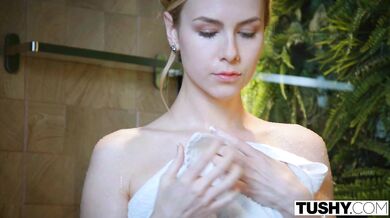 TUSHY - Anál milující blond studentka má žhavý sex se sousedem