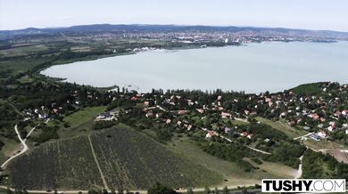 TUSHY - Anal-milující party dívka Romy touží po něčem víc