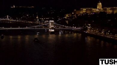 TUSHY - Anal-milující party dívka Romy touží po něčem víc