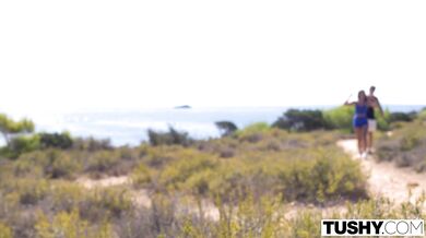 TUSHY - La salvaje Ginebra y su novio disfrutan de sexo caliente después de una discusión