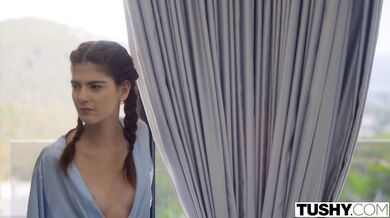 TUSHY - Las europeas Emile y Sara son profesionales del trío anal