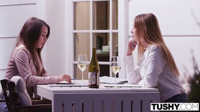 TUSHY - Nádherné brunetky svádějí profesora v anální trojce