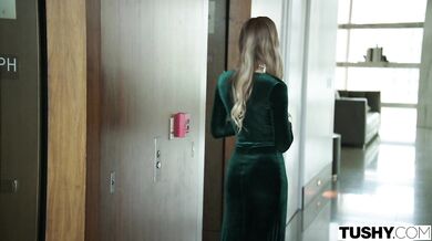 TUSHY - Plachá Avery svádí a má anál se svou dlouholetou láskou