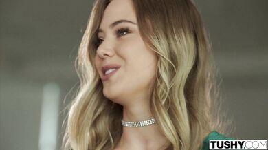 TUSHY - Plachá Avery svádí a má anál se svou dlouholetou láskou