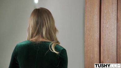 TUSHY - Plachá Avery svádí a má anál se svou dlouholetou láskou