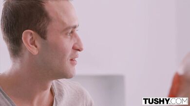 TUSHY - Se venga de la infidelidad de su novio follándose a su amigo