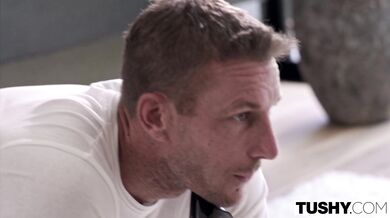 TUSHY - La famosa influencer Elsa disfruta de sus fantasías anales