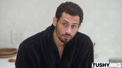 TUSHY - Nezbedná Nicole neodolá ženatým mužom a žhavému análu