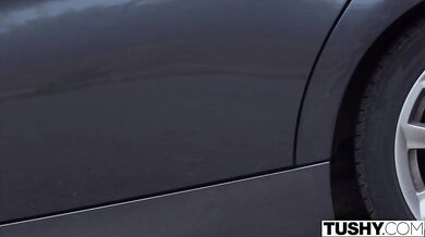 TUSHY – Ohromující Agátě se její anální touhy nezapřou