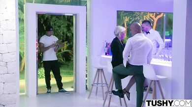 TUSHY – Ohromující Agátě se její anální touhy nezapřou