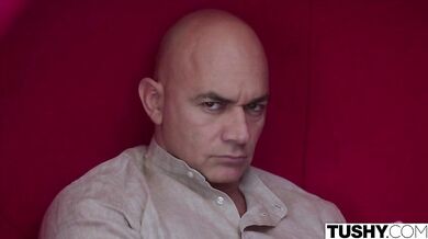 TUSHY – Ohromující Agátě se její anální touhy nezapřou