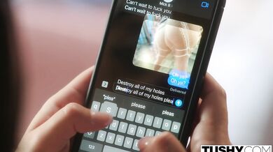 TUSHY - Milovnice anime Violet Myers a její první anální Tushy debut