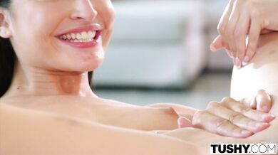 TUSHY - Sultry actress Emily gets dped by her two co-stars