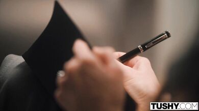 TUSHY - Sexy blondýnka potřebuje nového muže, který uspokojí její anální potřeby