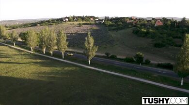 TUSHY - Nádherná modelka má nenasytnou touhu po análu