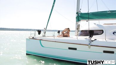 TUSHY - Nádherná modelka má nenasytnou touhu po análu