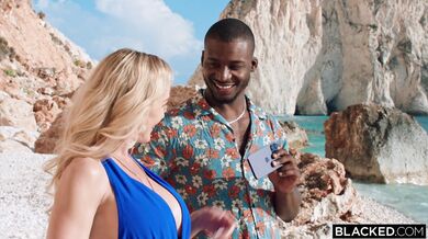 Ultimátny MILF Brandi Love má intenzívne dobrodružstvo s veľkým čiernym vtákom na dovolenke