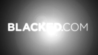 Blond MILF Holly Hotwife dostane creampie od obrovského čierneho vtáka