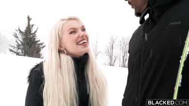 Drobná rozmaznaná blondínka Ashby Winter dostane naplnenú svoju tesnú kundičku