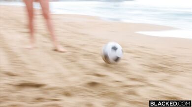 Thick baddie Chloe Lapiedra ditches boyfriend for a real man's BBC