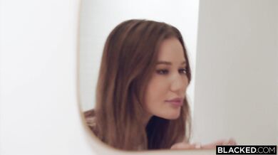 Prírodná kráska s krivkami Amalia Davis sa vytratila jebnúť svoju BBC lásku