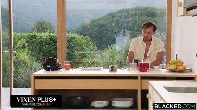 Prírodná kráska s krivkami Amalia Davis sa vytratila jebnúť svoju BBC lásku