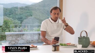 Prírodná kráska s krivkami Amalia Davis sa vytratila jebnúť svoju BBC lásku