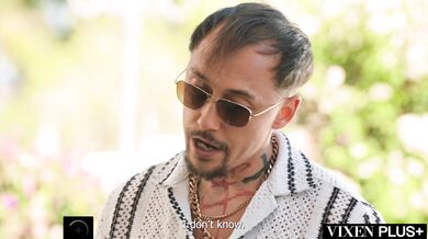 Drobná, tesná, neverná manželka Lia Lin orálne dráždi žiarlivého manžela