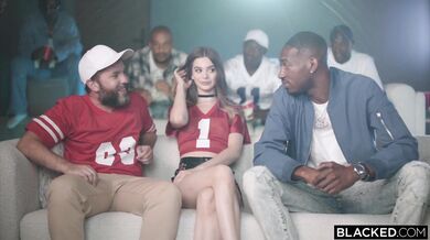 Molly Little šuká v gangbang s 6 velkými černými ptáky