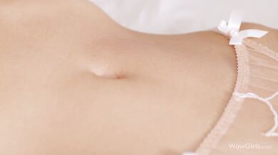 La hermosa morena Eva Blume se deja follar el coño mojado