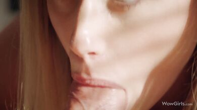 Krásná blondýnka Lily Blossom šuká svého přítele v den volna